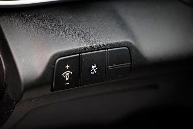 Used 2025 Hyundai Elantra SEL image 19