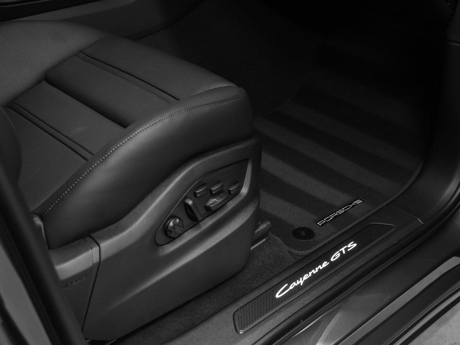 New 2026 Porsche Cayenne GTS image 20