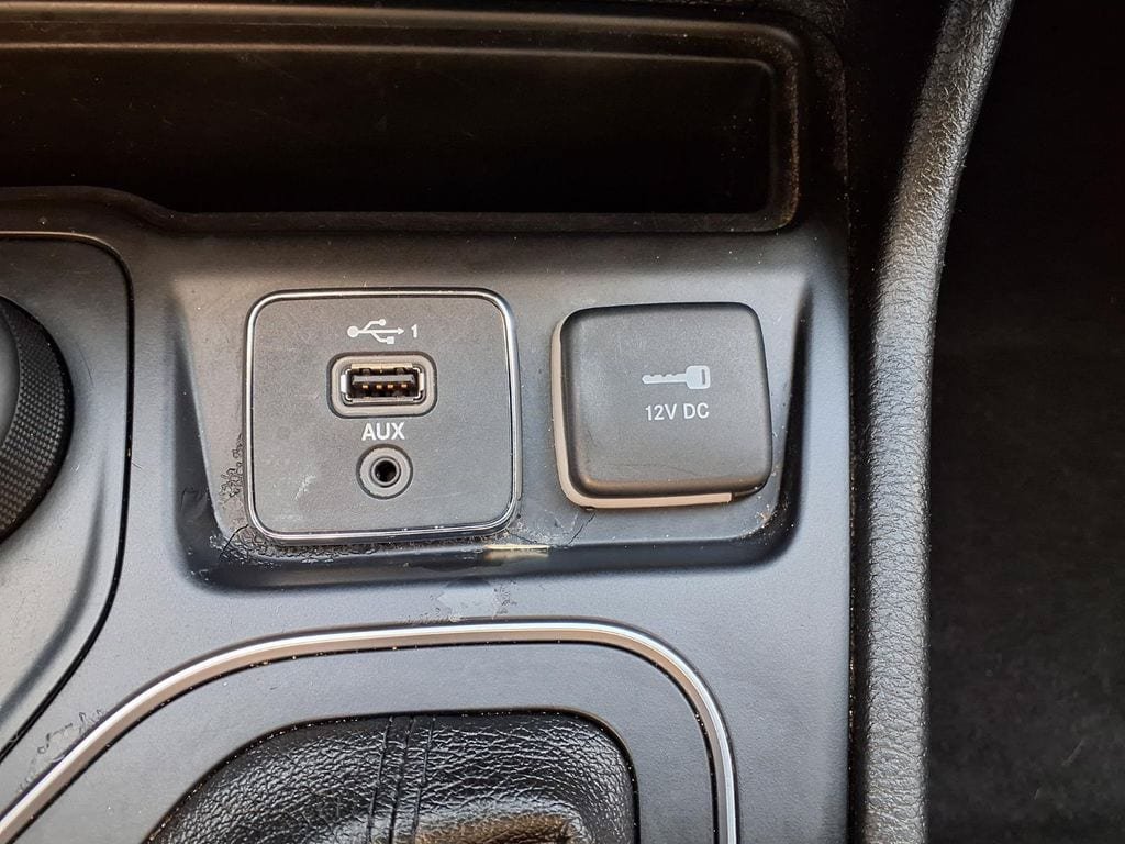Used 2019 Jeep Cherokee Latitude Plus AWD/4WD image 21
