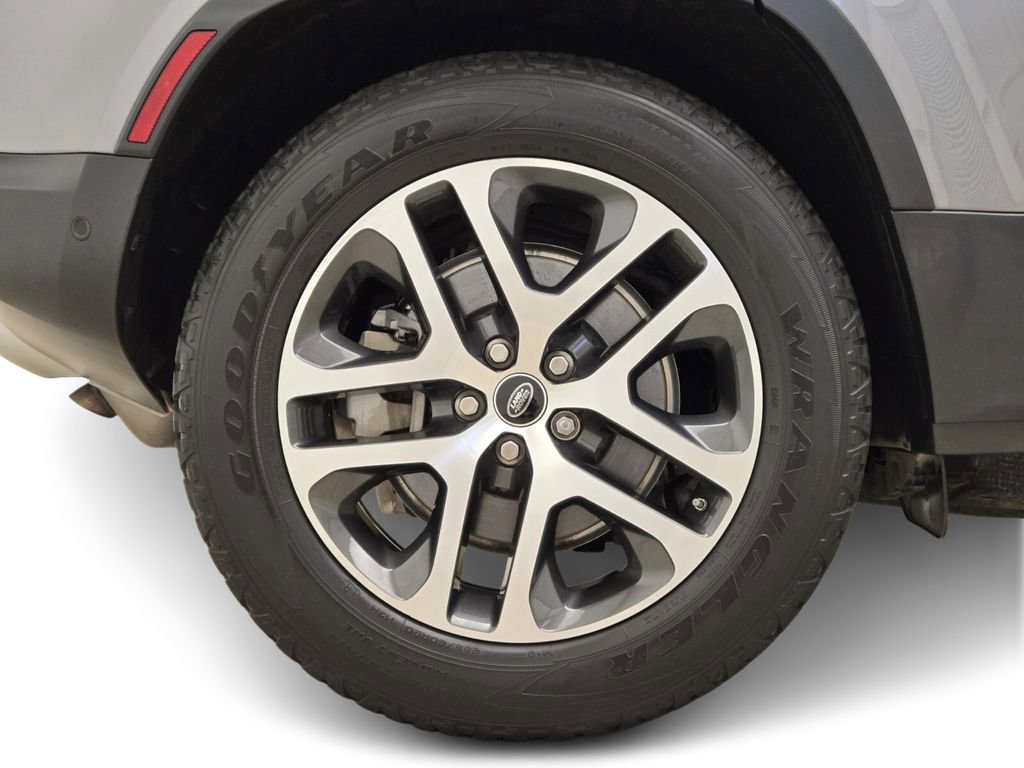 Used 2020 Land Rover Defender 110 First Edition AWD/4WD image 7