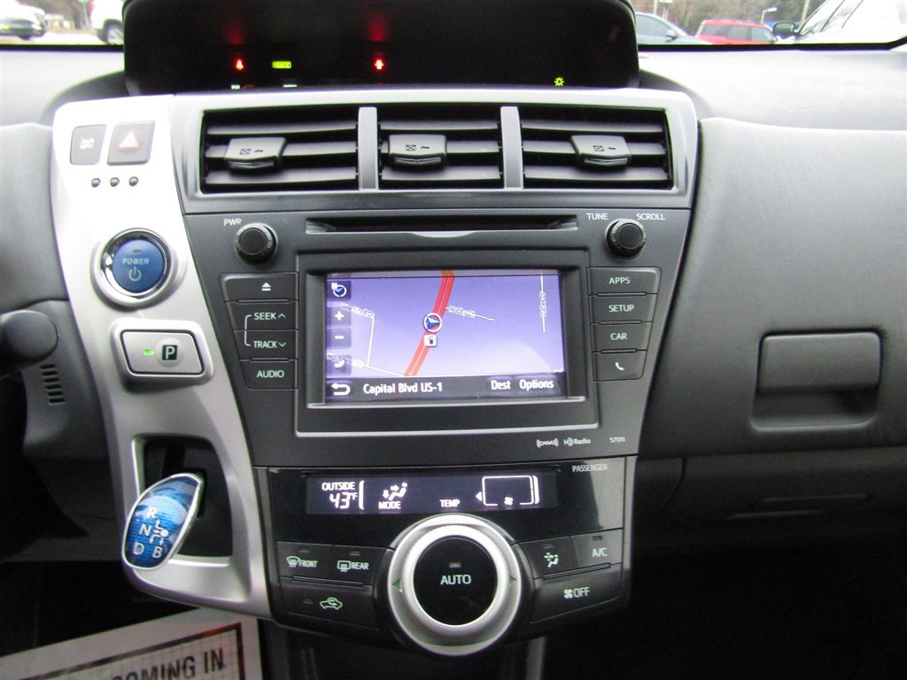 Used 2012 Toyota Prius V image 27