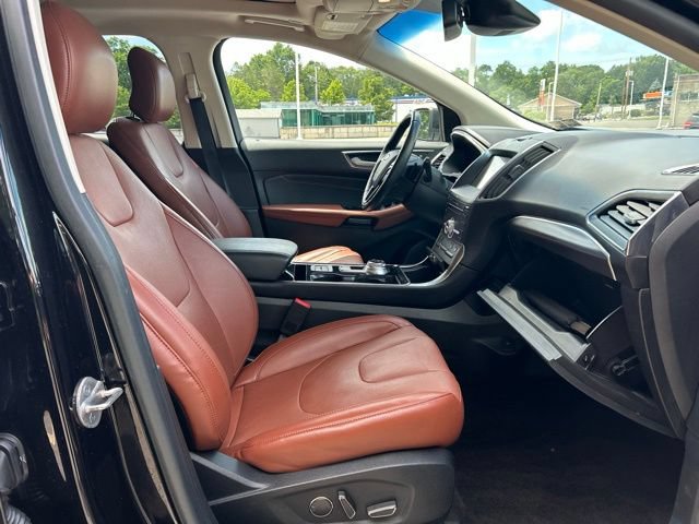 Used 2019 Ford Edge Titanium w/ Equipment Group 301A AWD/4WD image 24