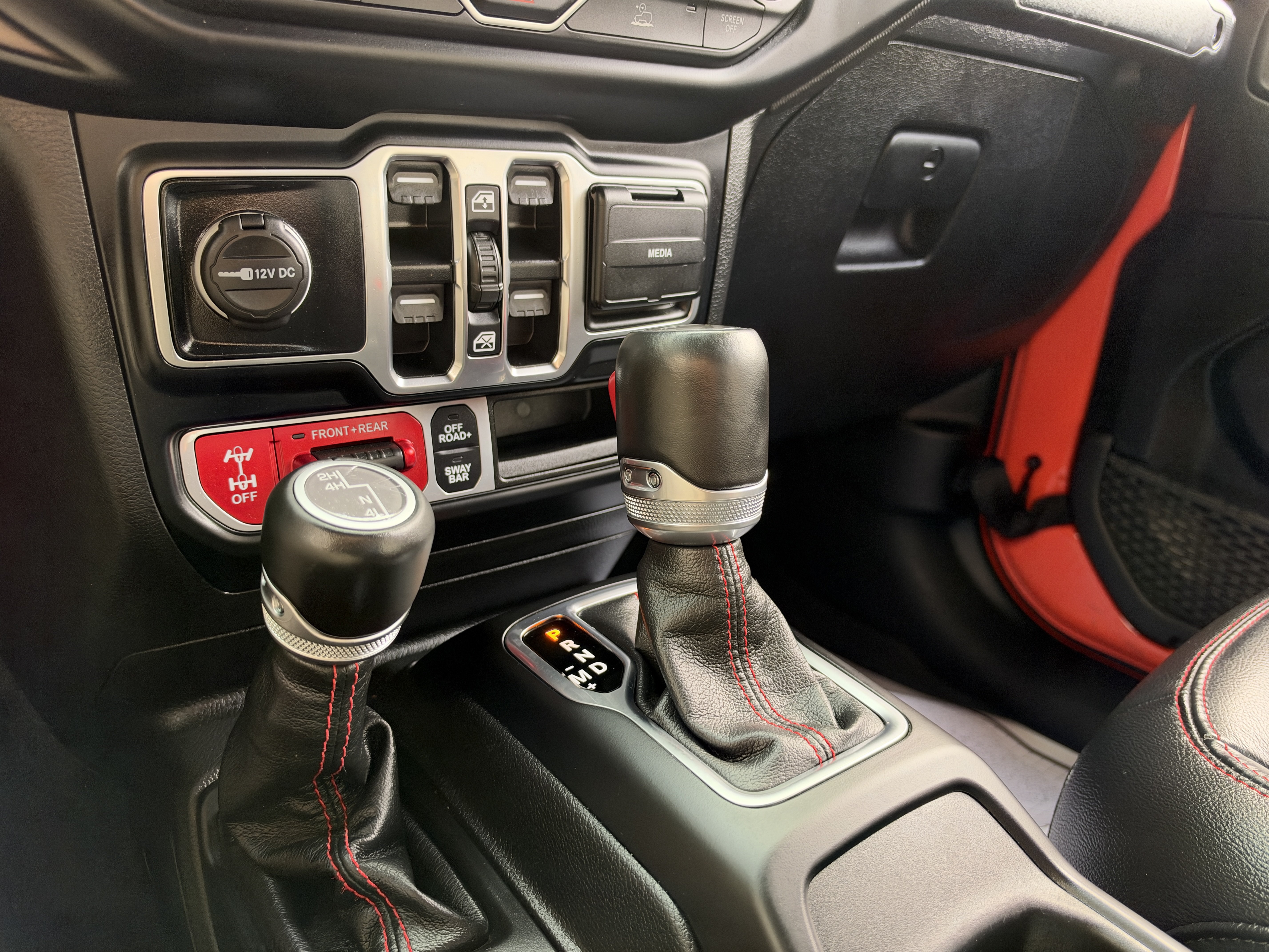 Used 2023 Jeep Gladiator Rubicon w/ LED Lighting Group AWD/4WD image 47