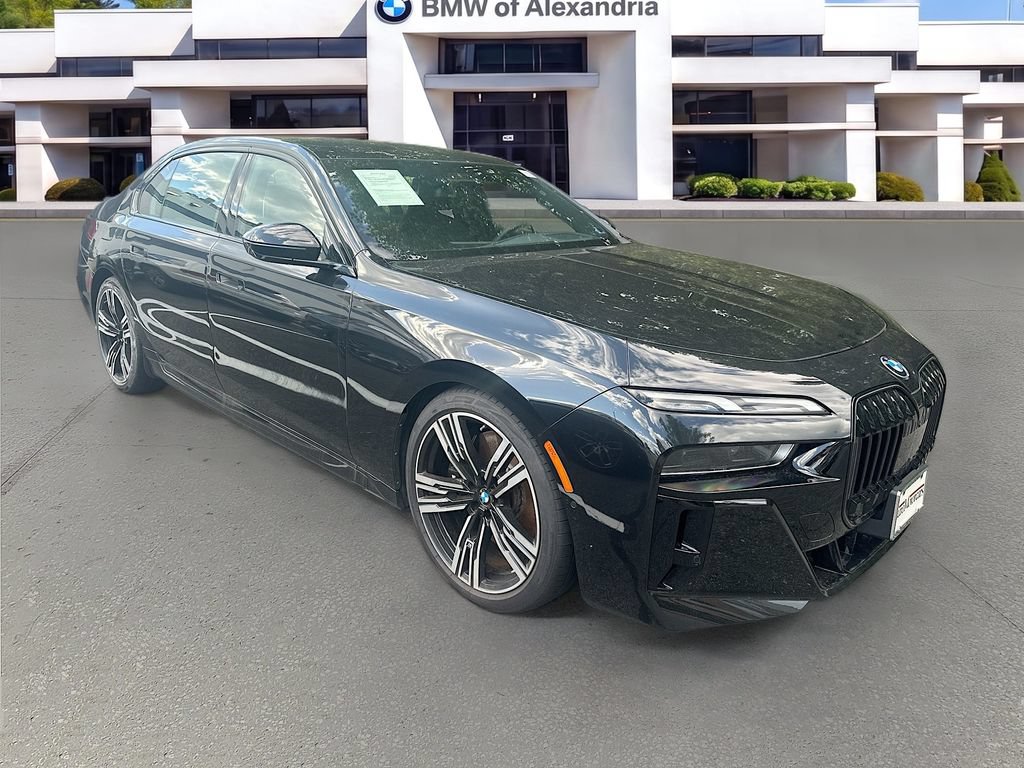Used 2025 BMW i7 xDrive60 AWD/4WD image 3
