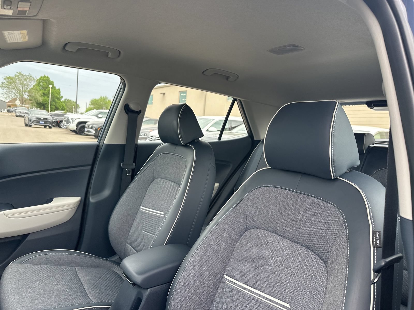 Used 2025 Hyundai Venue Limited FWD image 10