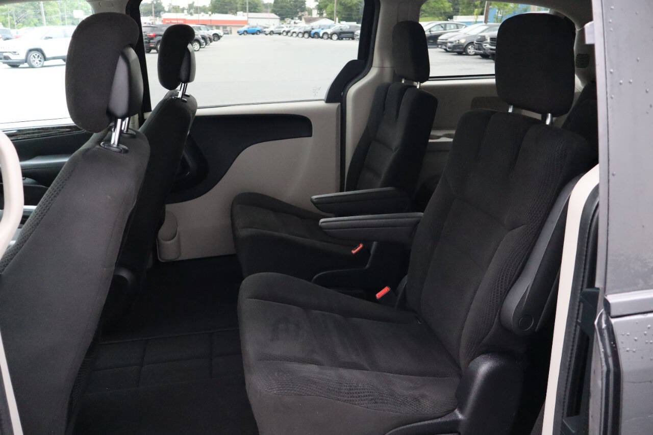 Used 2016 Dodge Grand Caravan SE w/ Quick Order Package 29E SE FWD image 5