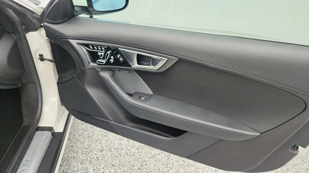 Used 2016 Jaguar F-TYPE S RWD image 23