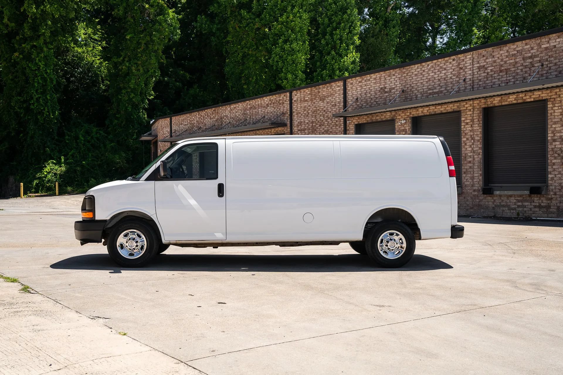 Used 2016 Chevrolet Express 2500 Extended RWD image 4