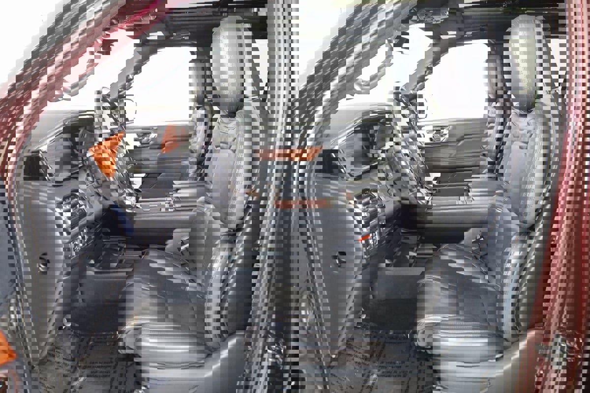 Used 2024 Lincoln Navigator L Reserve image 13