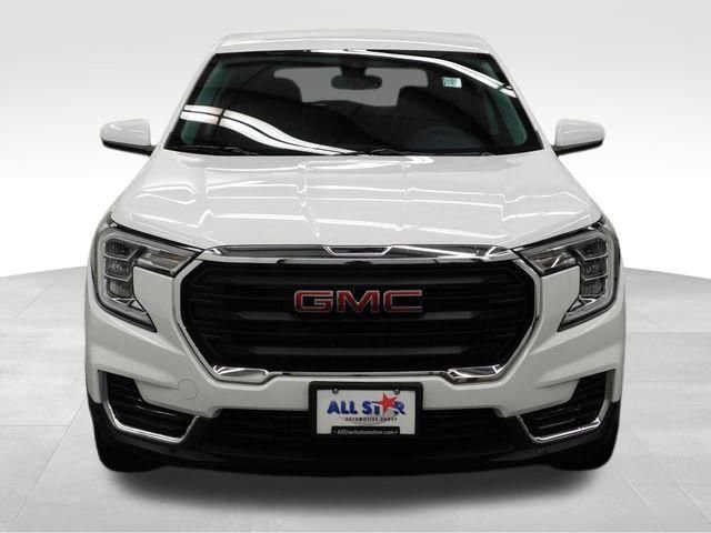 Used 2024 GMC Terrain SLE image 3