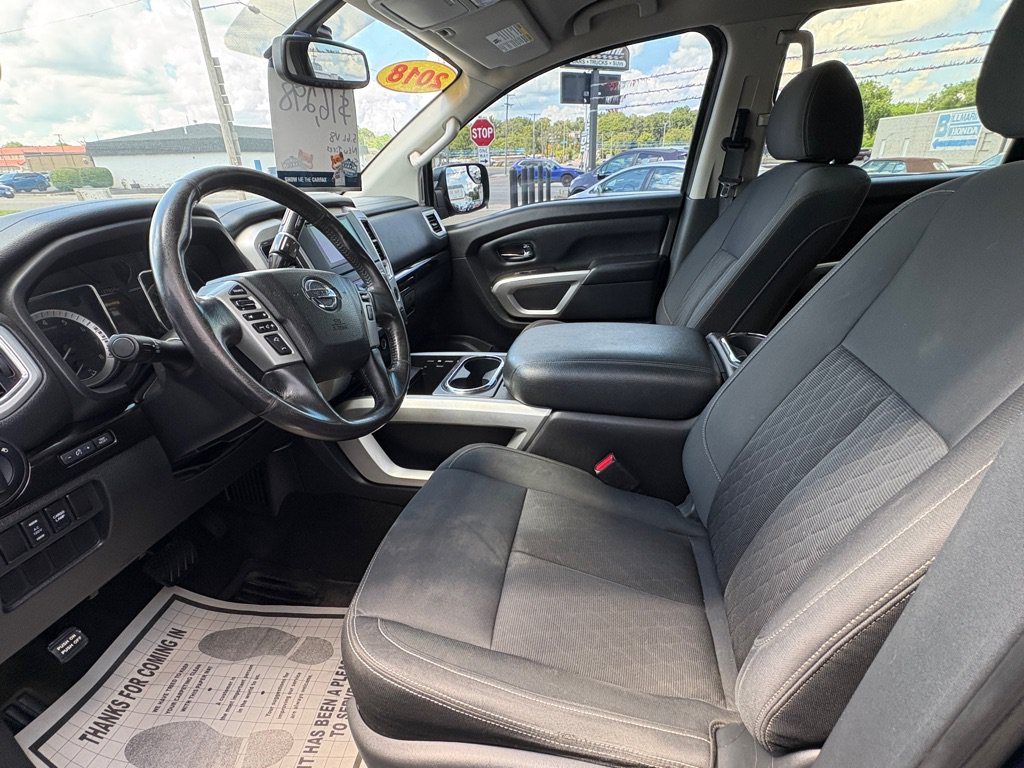 Used 2018 Nissan Titan SV w/ SV Convenience Package RWD image 9
