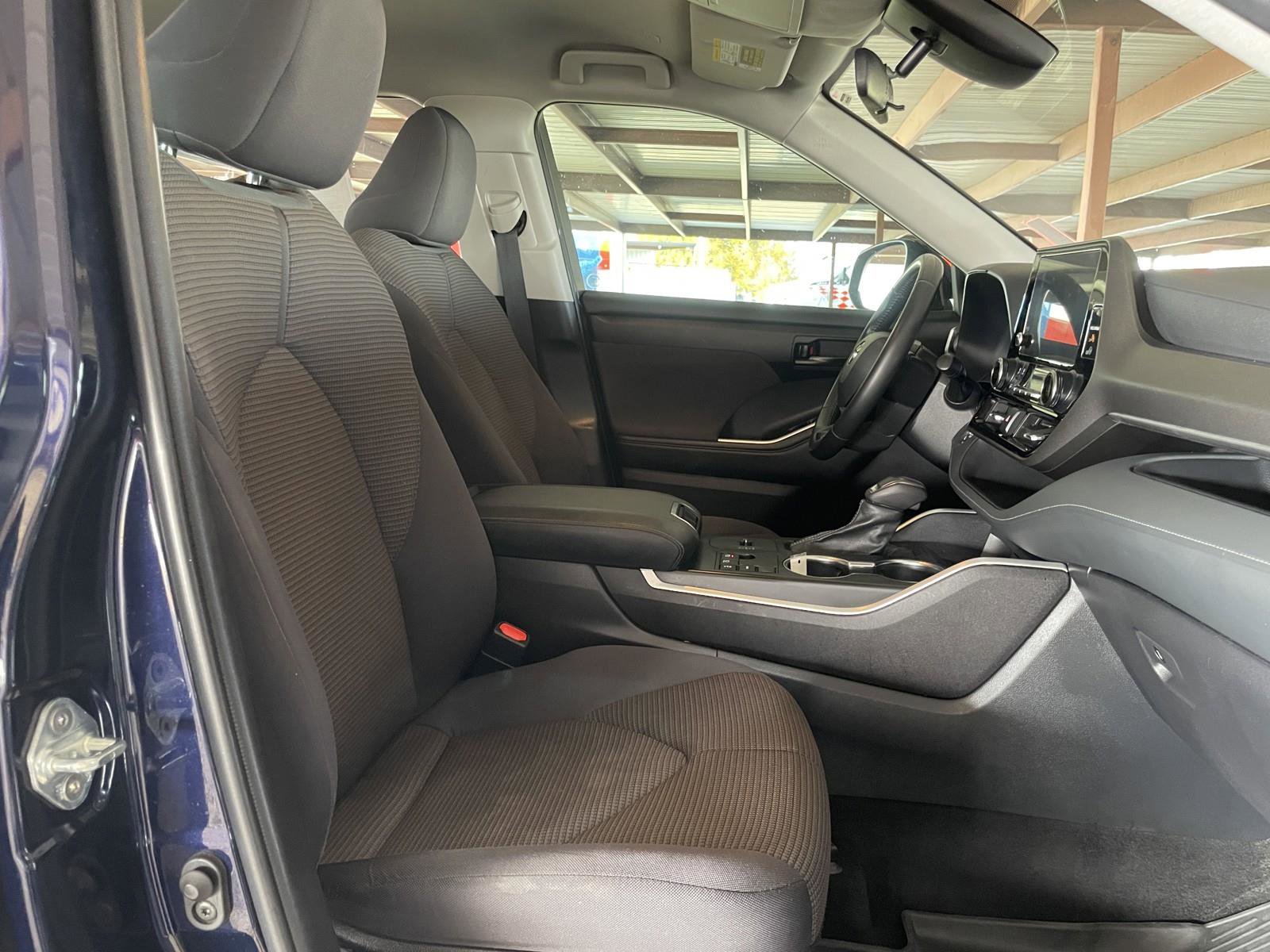 Used 2023 Toyota Highlander LE image 41