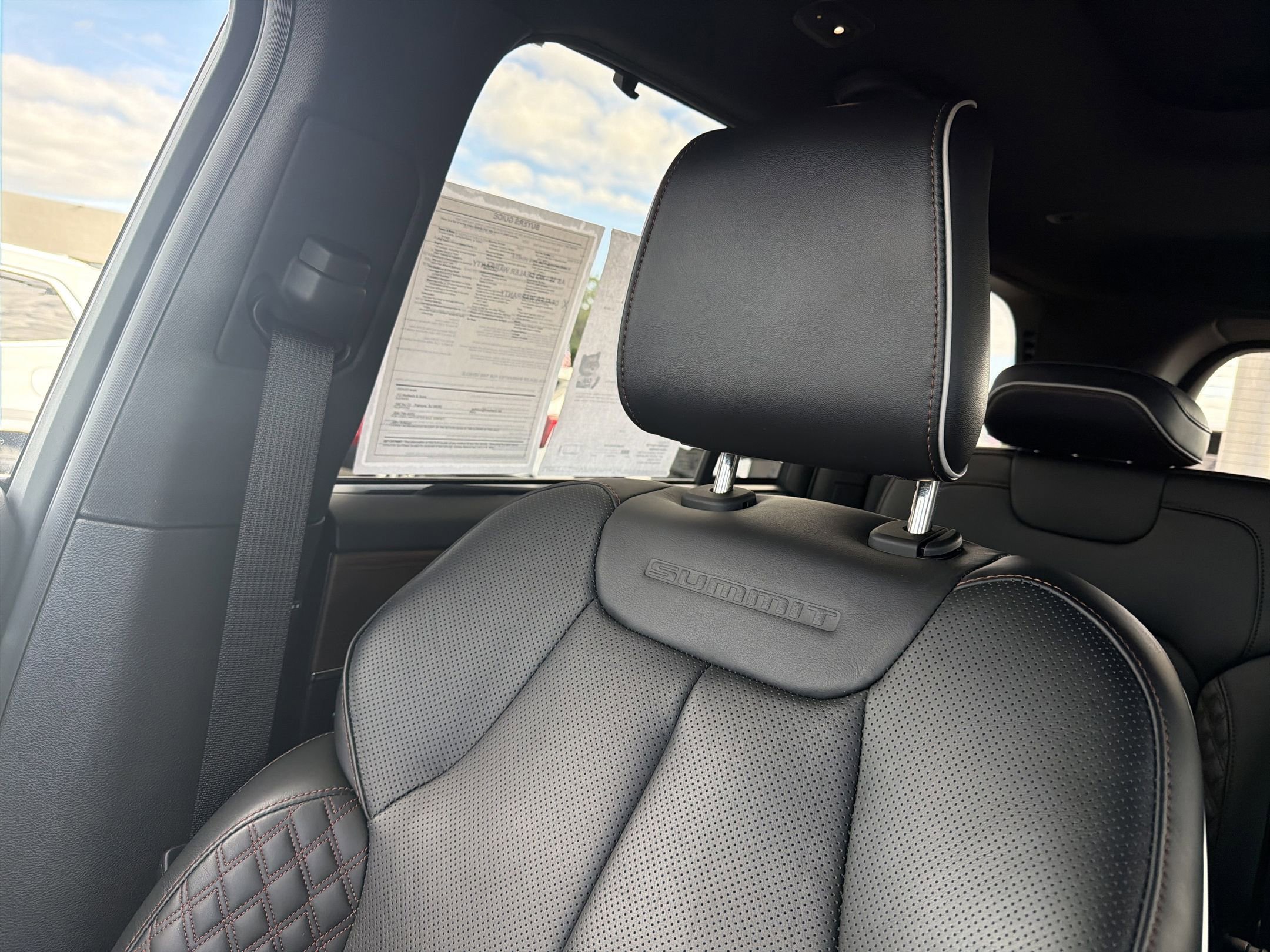 Used 2022 Jeep Grand Cherokee Summit w/ Luxury Tech Group V AWD/4WD image 23