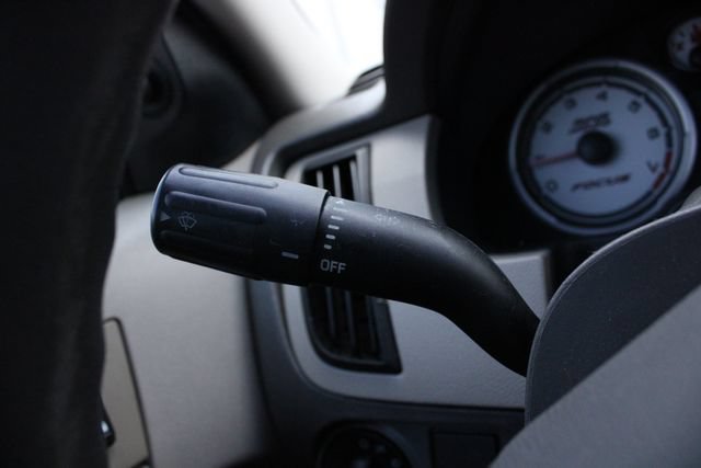Used 2011 Ford Focus SE w/ Sedan SE Appearance Pkg FWD image 9
