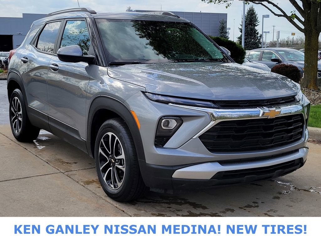 Used 2025 Chevrolet TrailBlazer LT FWD image 1