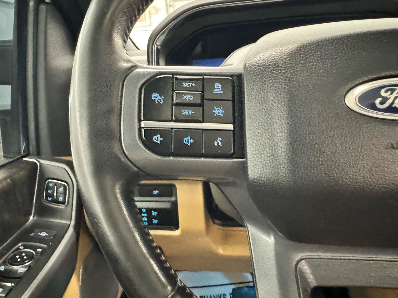 Used 2023 Ford F350 Lariat w/ Lariat Ultimate Package AWD/4WD image 22