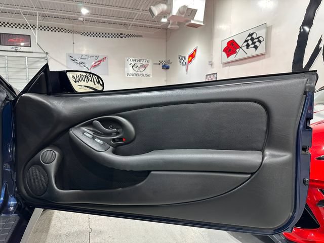 Used 2000 Pontiac Firebird Formula w/ Security Pkg RWD image 14