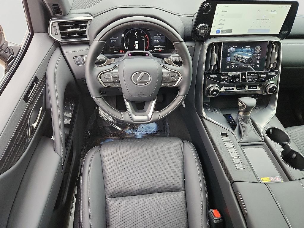 Used 2025 Lexus LX 600 4WD w/ Luxury Package image 12