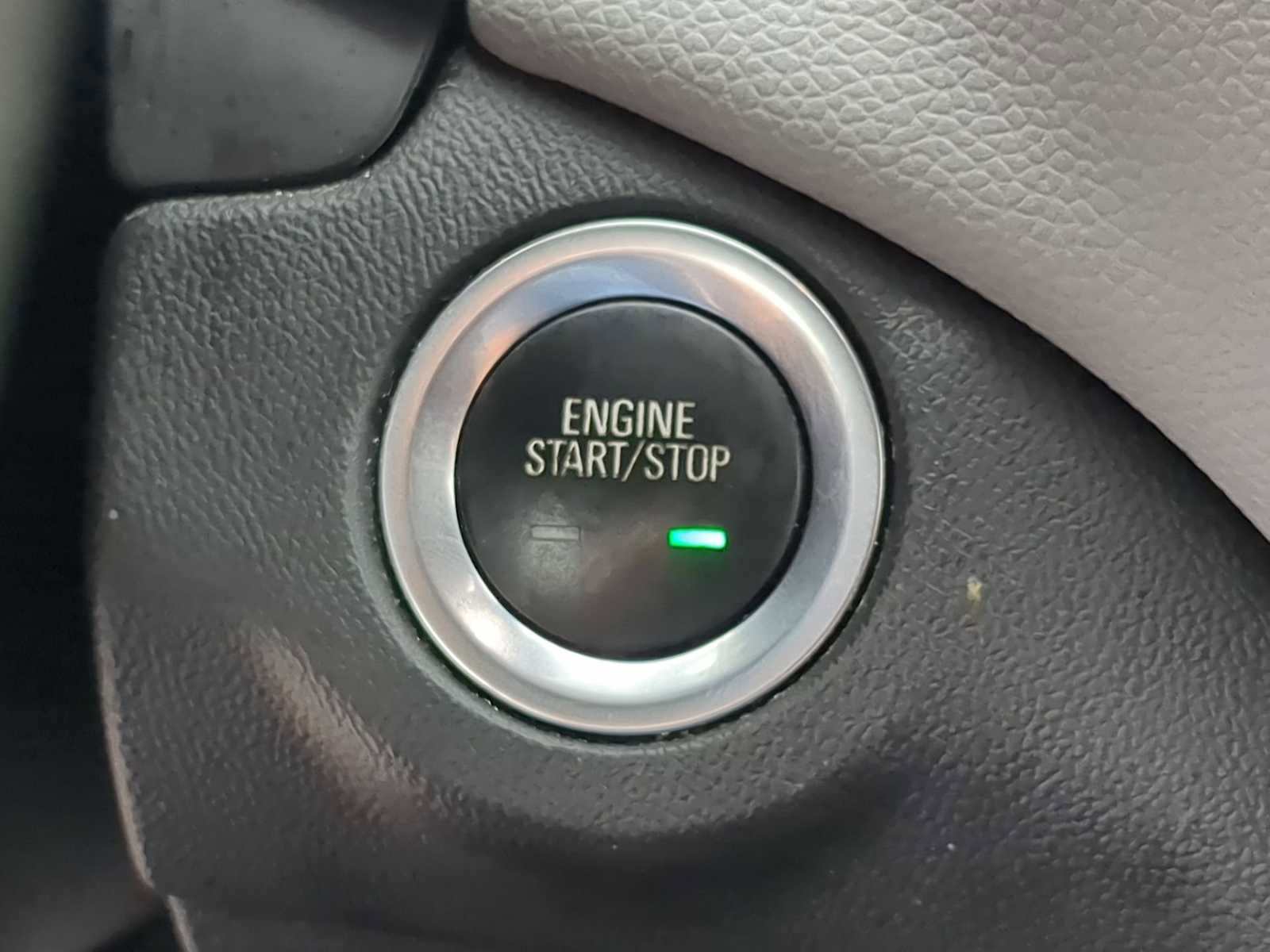 Used 2020 Chevrolet Equinox LS image 16