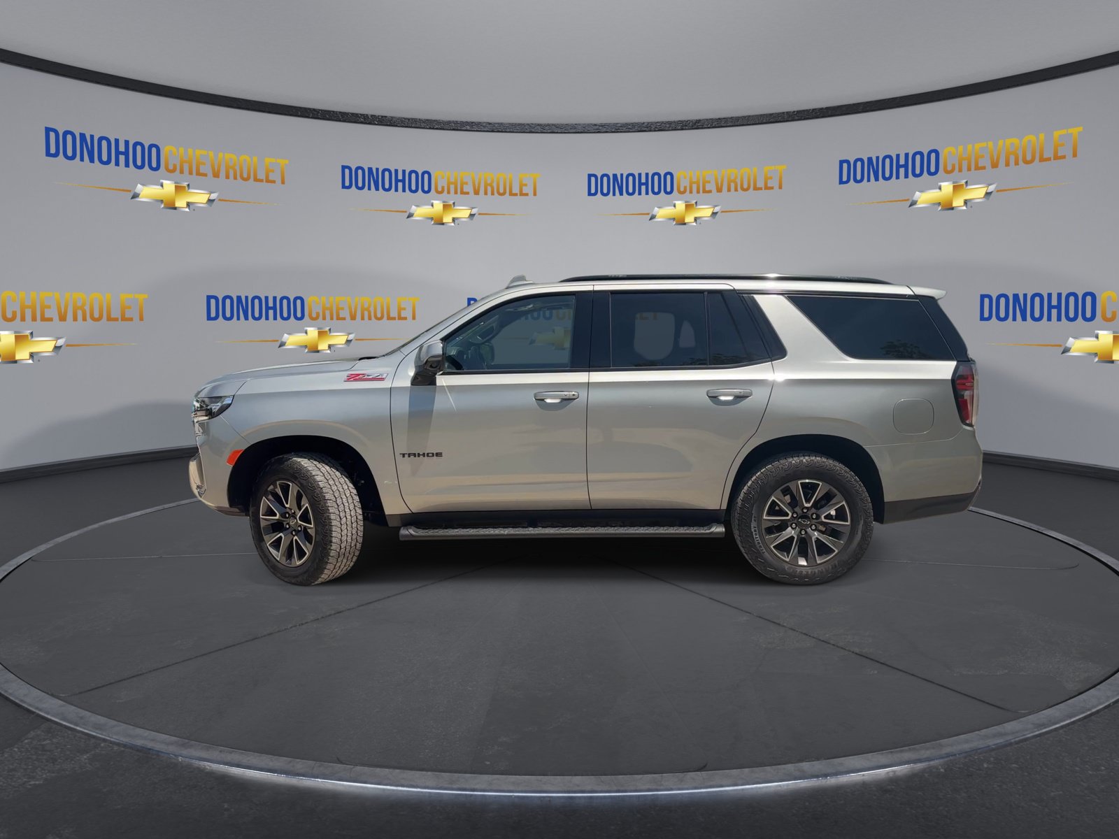 Used 2024 Chevrolet Tahoe Z71 w/ Luxury Package AWD/4WD image 5