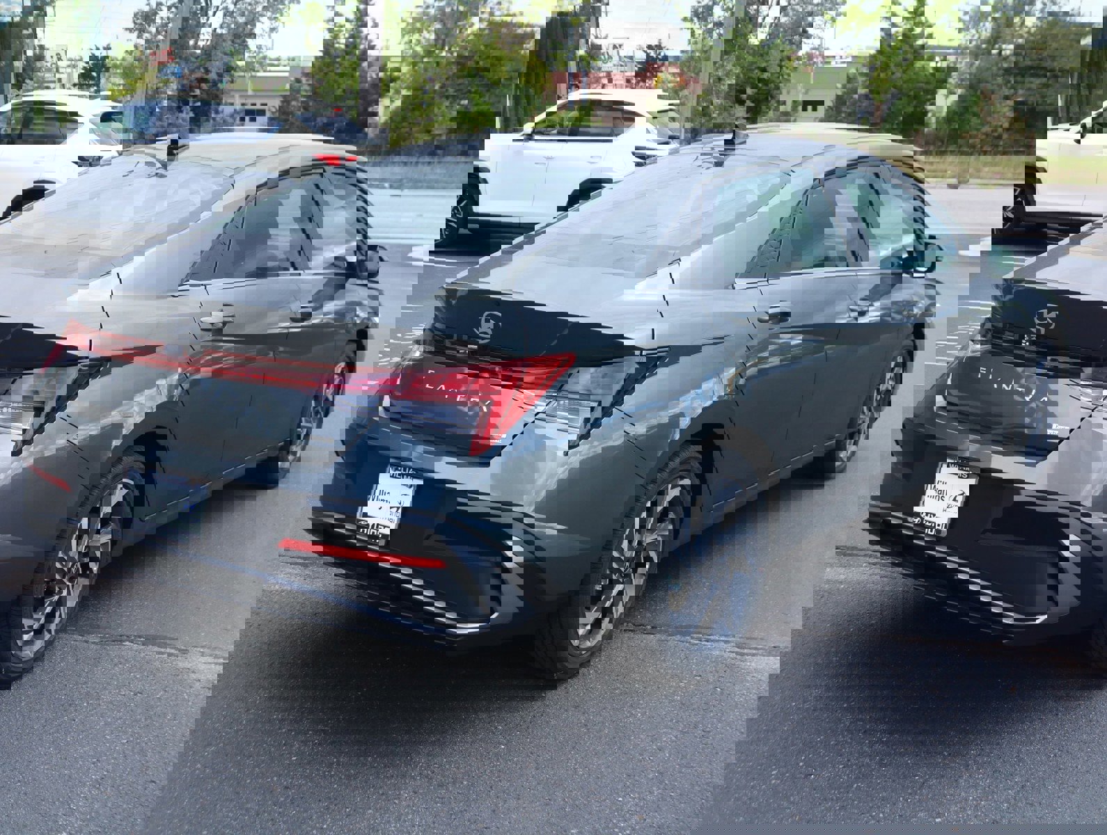 New 2025 Hyundai Elantra Limited image 3