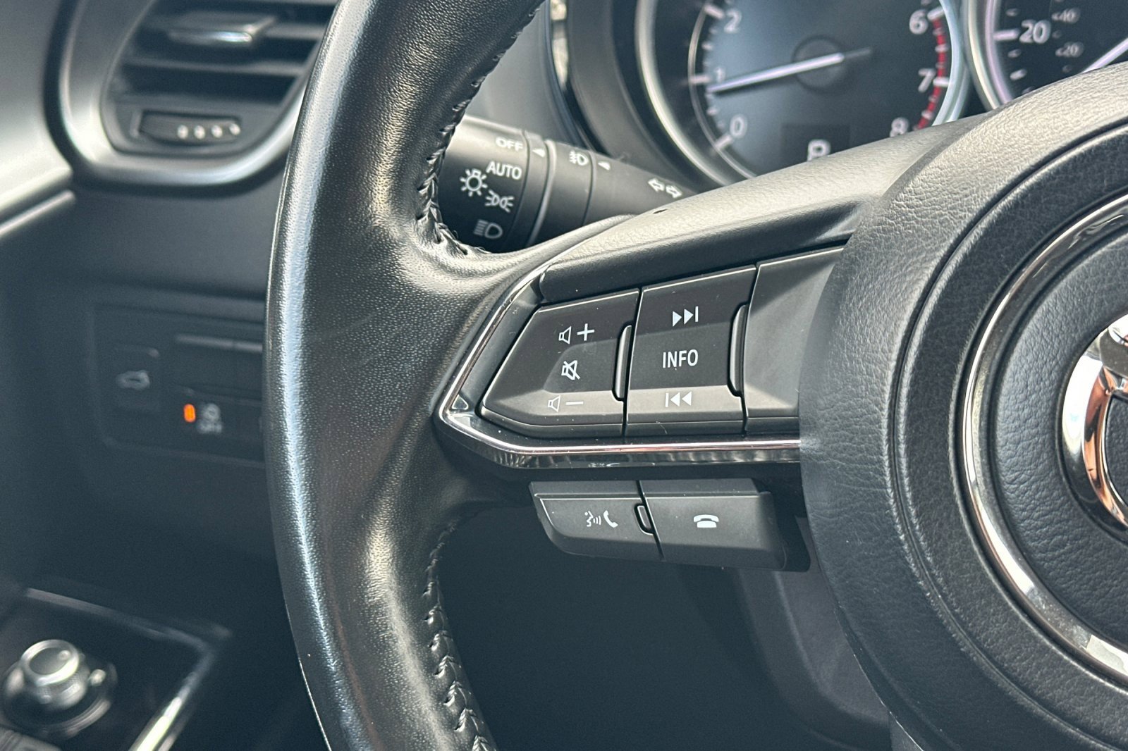 Used 2023 MAZDA CX-9 Touring image 29