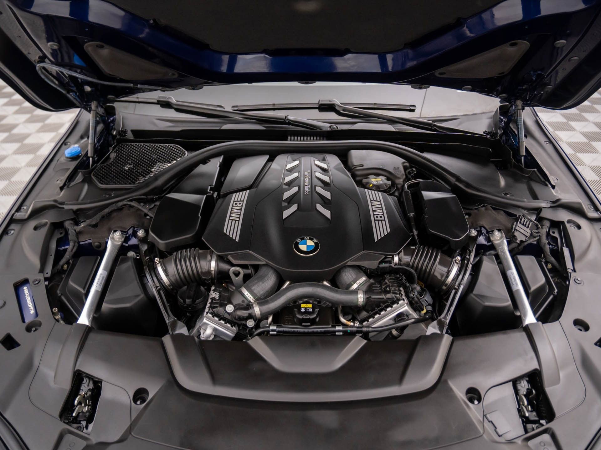 Certified 2022 BMW 750i xDrive w/ Luxury Rear Seating Package image 37