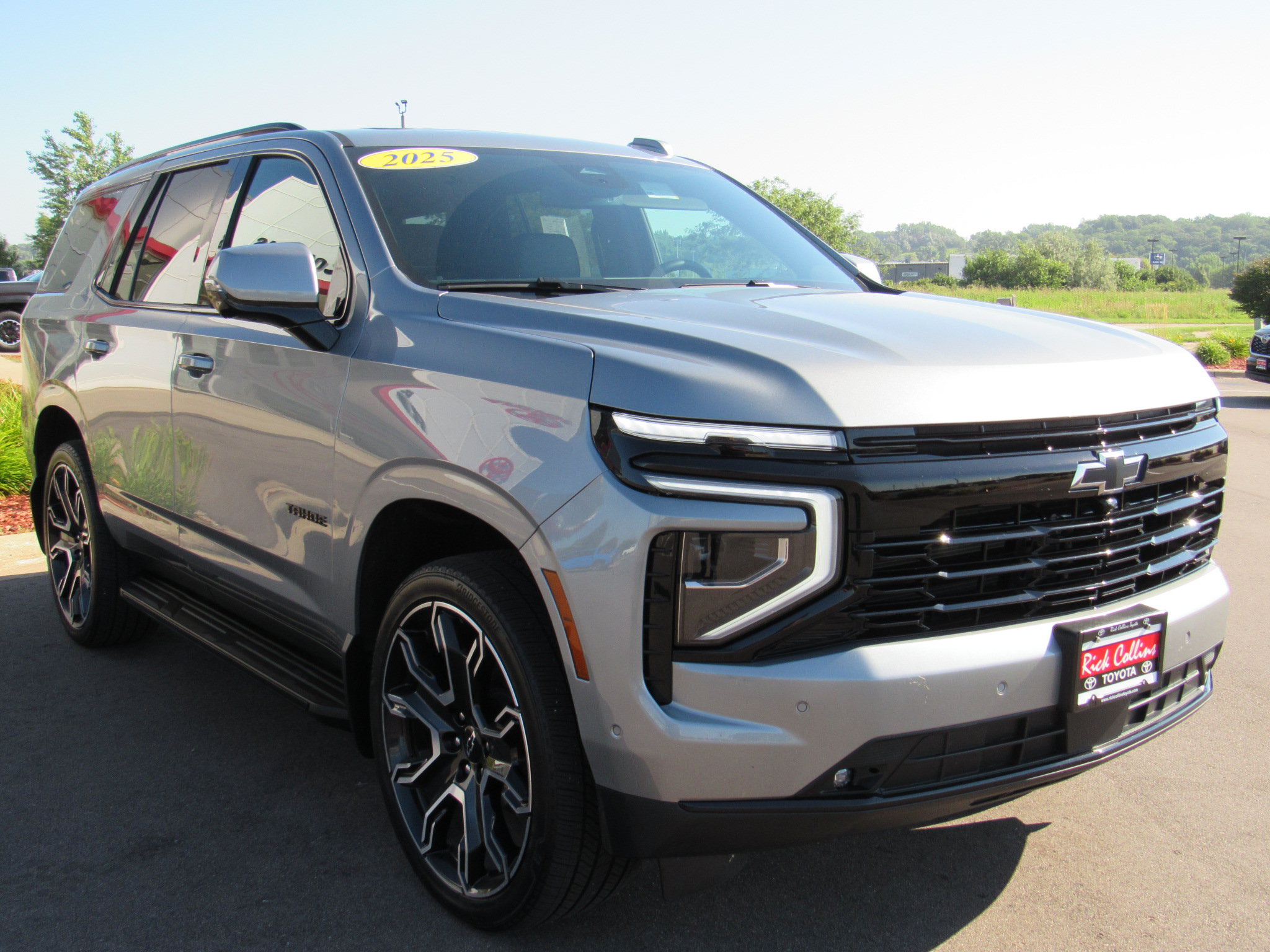 Used 2025 Chevrolet Tahoe RST w/ RST Capability Package AWD/4WD image 4