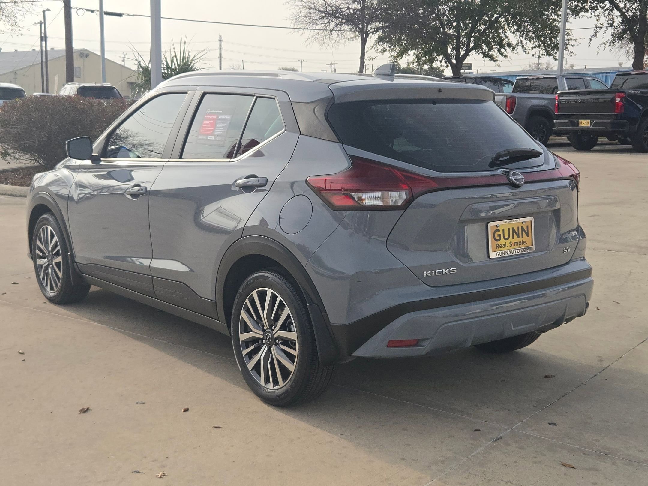 Used 2023 Nissan Kicks SV image 5