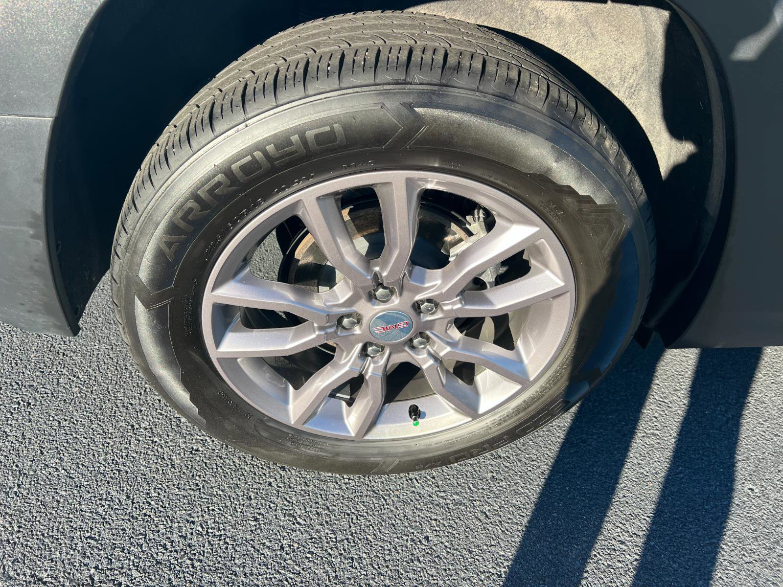 Used 2023 GMC Terrain SLT image 32