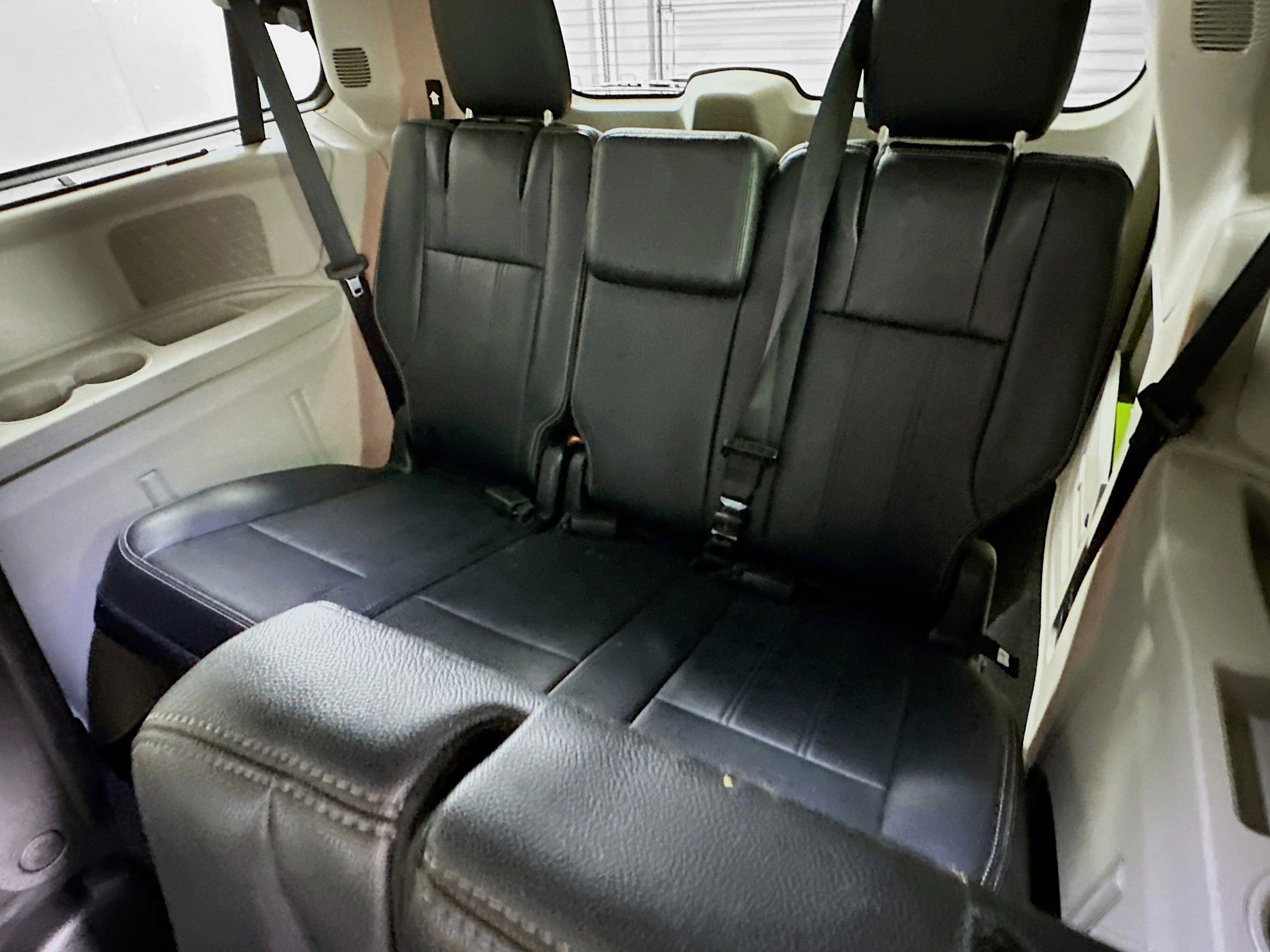 Used 2015 Chrysler Town & Country Touring FWD image 25