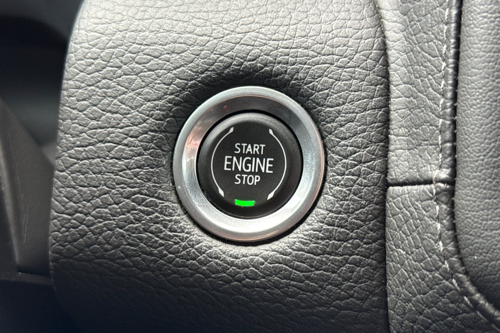 Used 2022 GMC Yukon XL Denali AWD/4WD image 27
