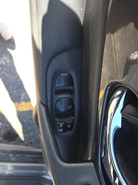 Used 2018 Nissan Rogue S image 11