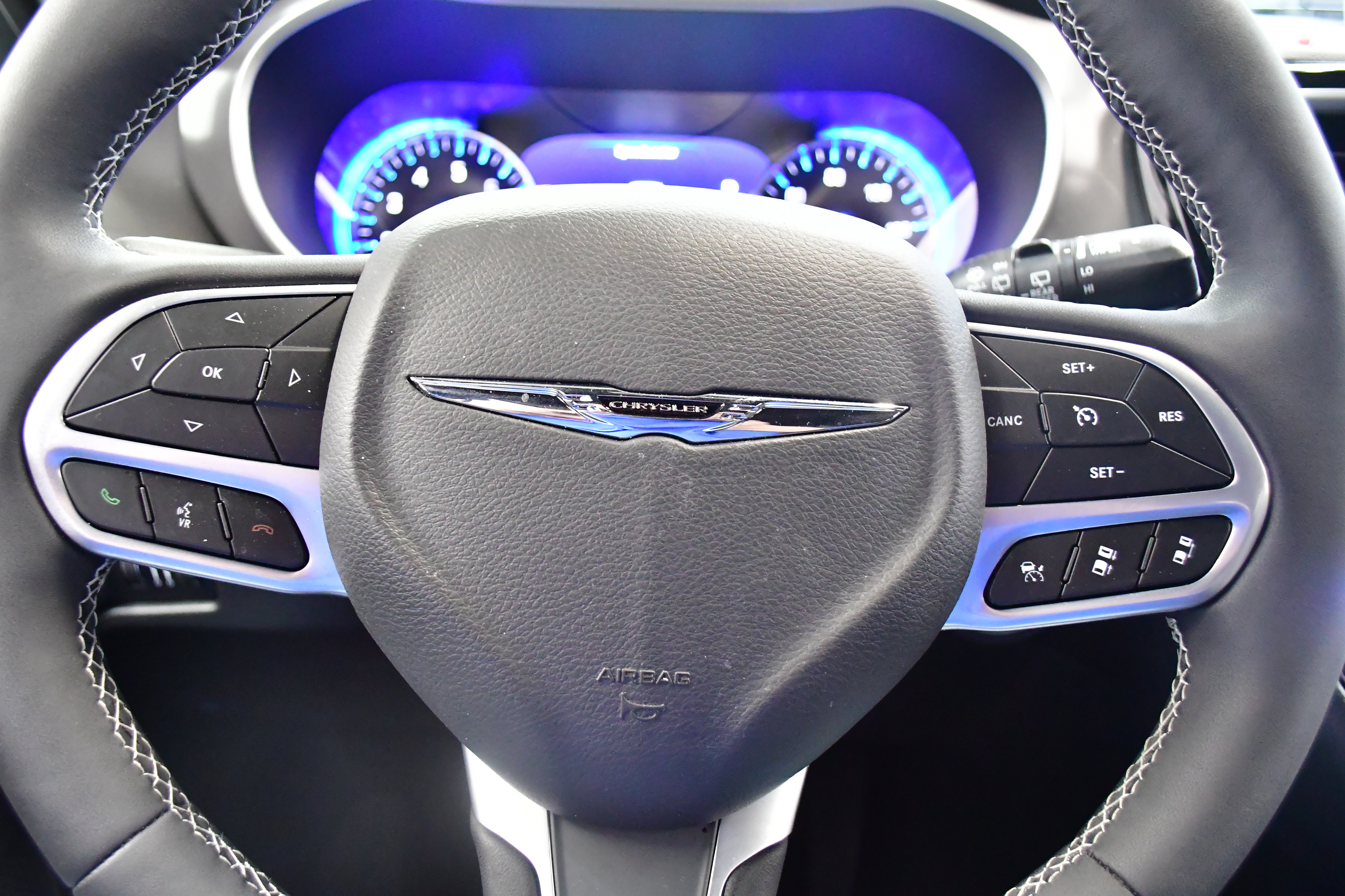Used 2025 Chrysler Pacifica Select FWD image 19