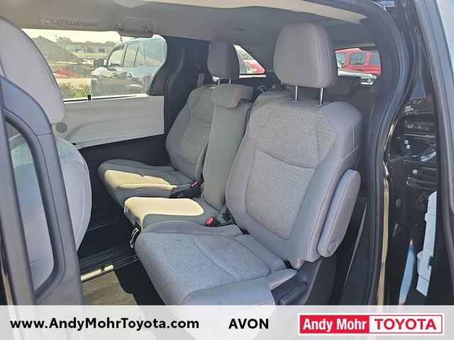 Used 2025 Toyota Sienna LE FWD image 11