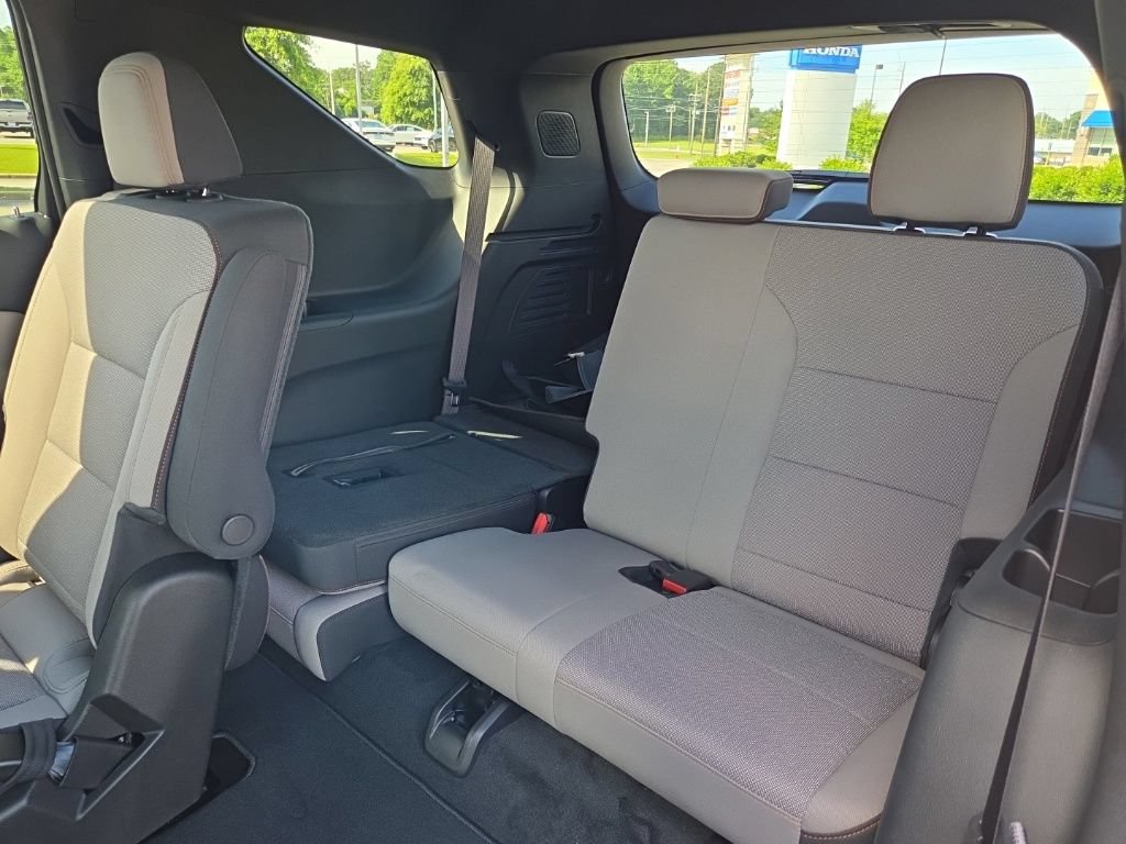 Used 2025 Chevrolet Traverse LT w/ Driver Confidence Package FWD image 15