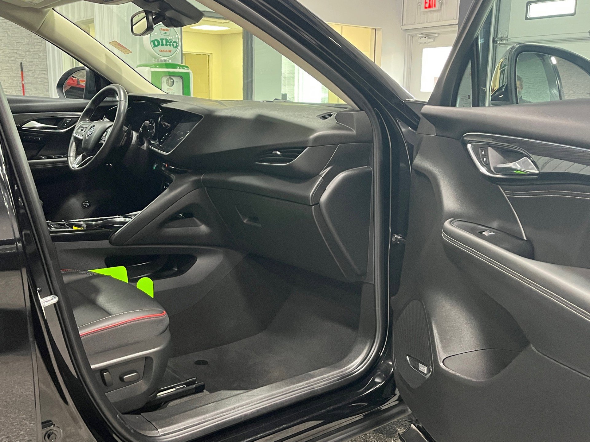 Certified 2023 Buick Envision Essence w/ Technology Package I image 9