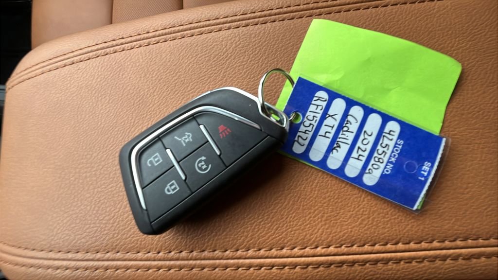 Certified 2024 Cadillac XT4 Premium Luxury image 23