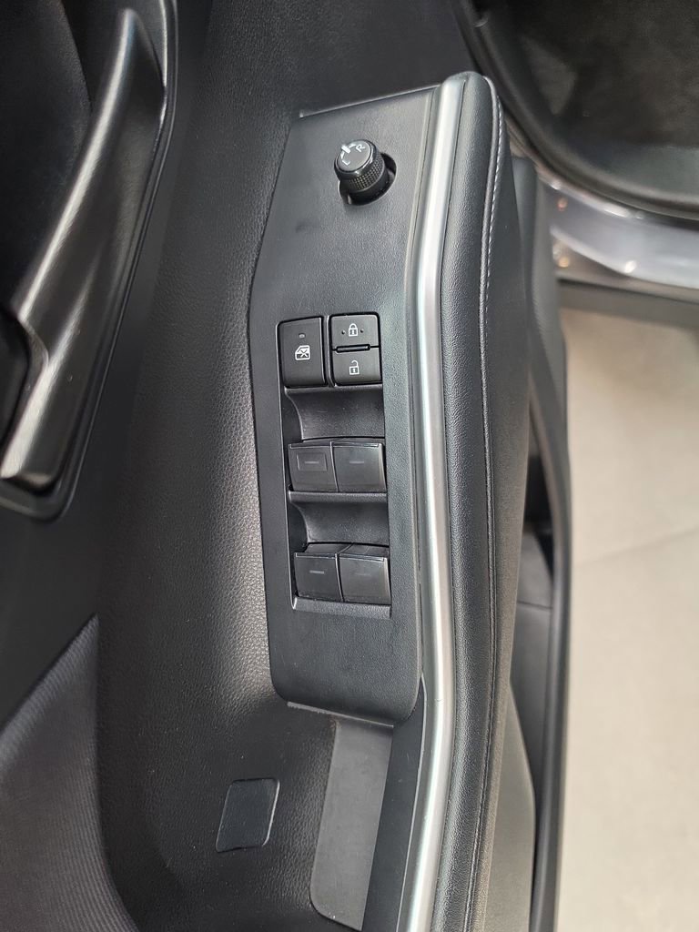 Used 2023 Toyota Highlander L FWD image 16