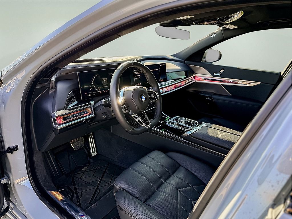 Used 2025 BMW 760i xDrive w/ Executive Package image 20