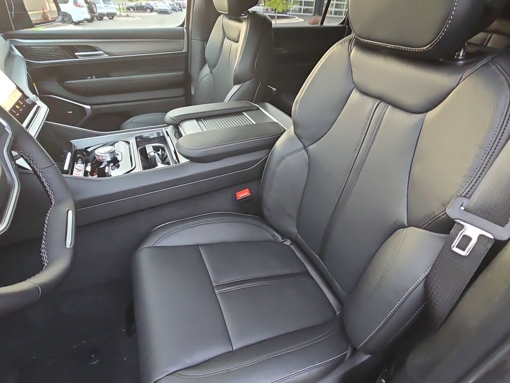 New 2026 Jeep Grand Wagoneer 4WD image 16