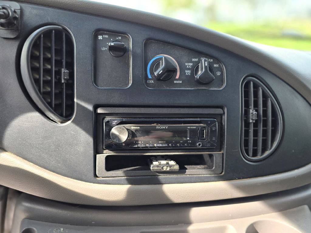 Used 2002 Ford E-150 and Econoline 150 RWD image 20