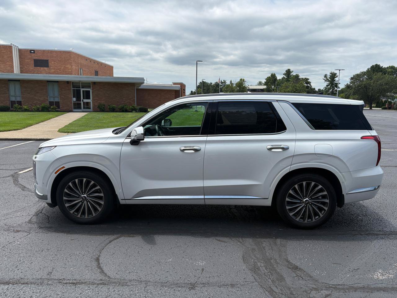 Used 2023 Hyundai Palisade Calligraphy AWD/4WD image 5