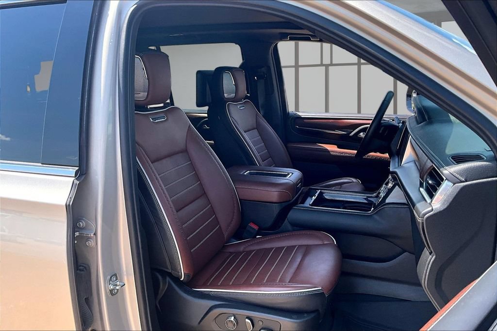 Used 2024 GMC Yukon Denali Ultimate AWD/4WD image 7