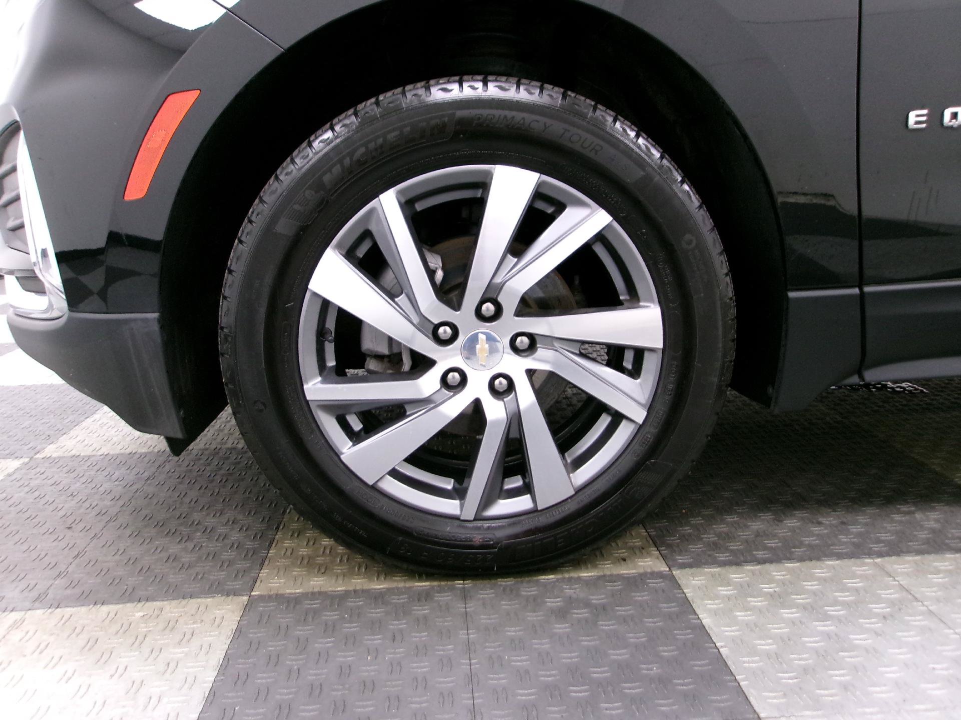Used 2023 Chevrolet Equinox Premier w/ LPO, Floor Liner Package AWD/4WD image 16