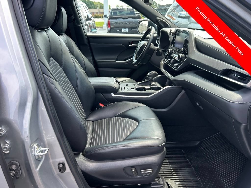Used 2022 Toyota Highlander XSE FWD image 25