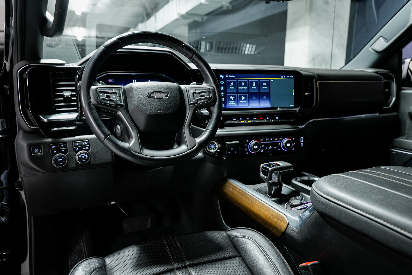 Used 2024 Chevrolet Silverado 1500 High Country w/ Midnight Edition AWD/4WD image 9
