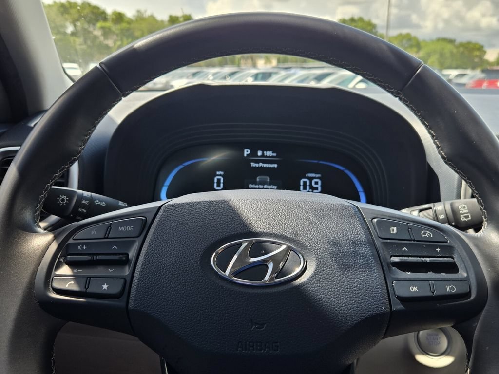 Certified 2025 Hyundai Venue Limited FWD image 22