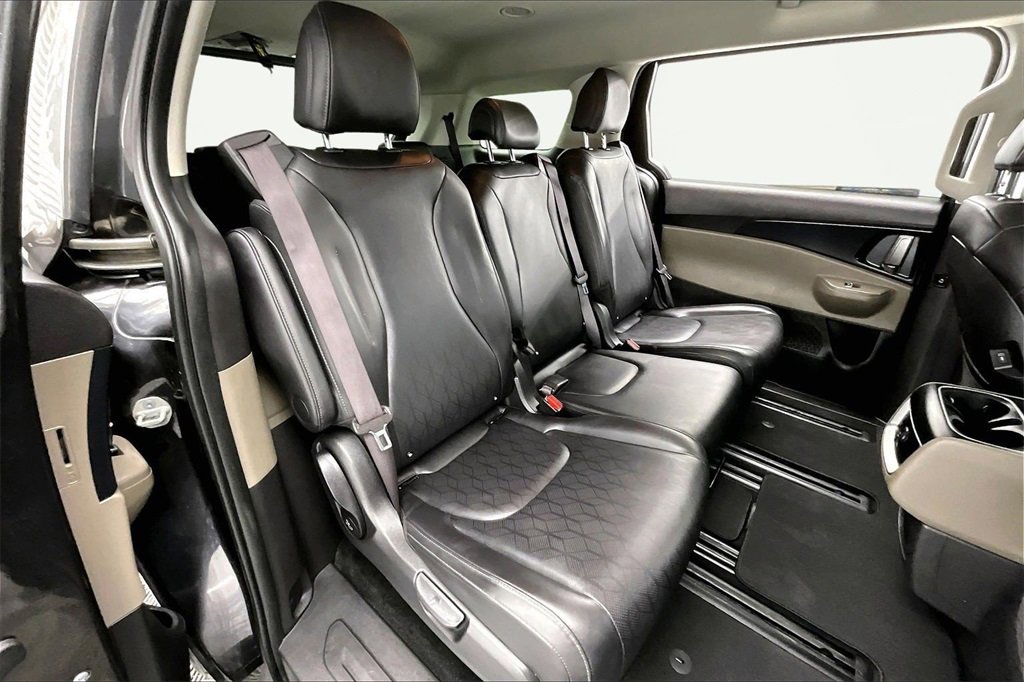 Used 2025 Kia Carnival image 27