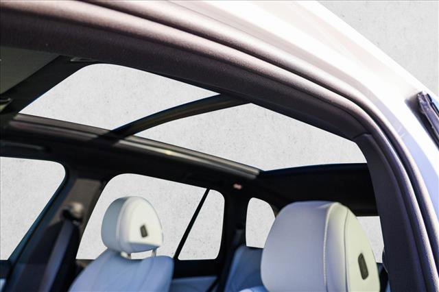 Used 2026 BMW X5 xDrive40i w/ M Sport Package image 11